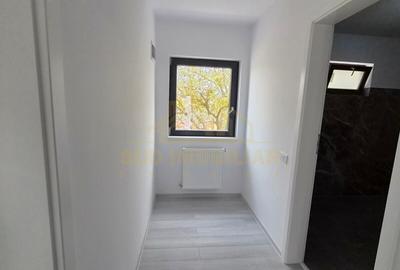 Duplex cu 7 camere cu Canalizare în Central - 11