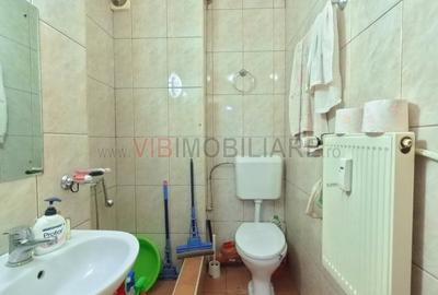 Apartament cu 4 camere semidecomandat, mobilat în Văcăresti