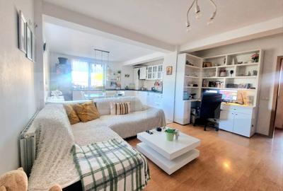 Apartament cu 3 camere semidecomandat, mobilat în Dumbrăvița