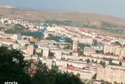 Apartament cu 3 camere semidecomandat în Calea Romanului