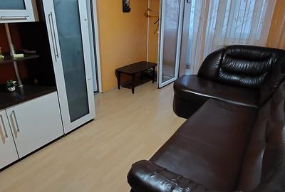 Apartament cu 2 camere semidecomandat, mobilat în Casa de Cultură