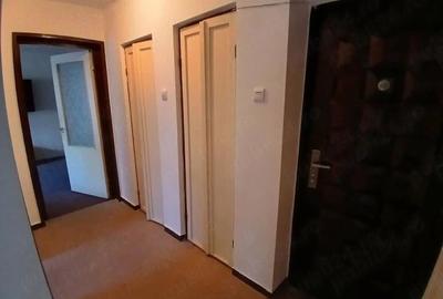 Apartament cu 2 camere decomandat, mobilat în Km 4