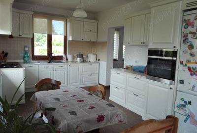 Casă cu 5 camere cu Teren 2272 Mp în Central - 9
