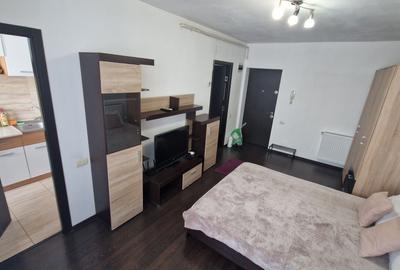 Garsonieră decomandată în Roșu