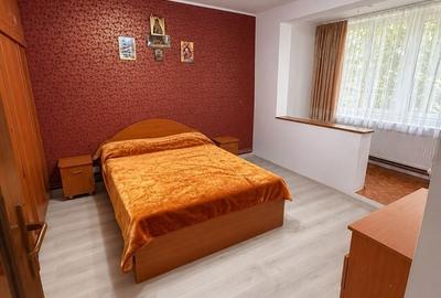 Apartament cu 3 camere decomandat în Runcu