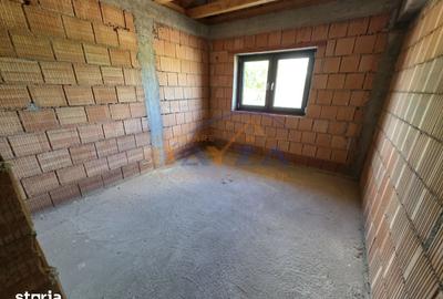 Casă cu 4 camere cu Teren 600 Mp în Recea