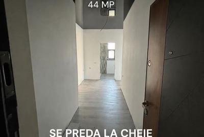Garsonieră decomandată în Est