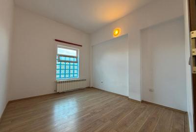 Apartament cu 3 camere decomandat în Mehala