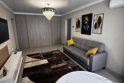 Apartament cu 3 camere semidecomandat, mobilat în Republicii