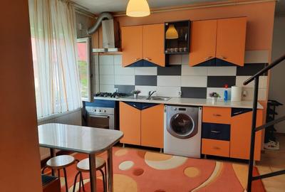 Apartament cu 2 camere semidecomandat, mobilat în Berceni