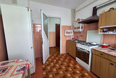 Apartament cu 3 camere decomandat, mobilat în Alexandru cel Bun - 2