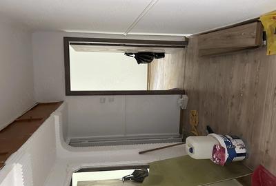 Apartament cu 3 camere semidecomandat în Găvana