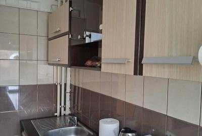 Apartament cu 2 camere semidecomandat în Berceni