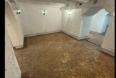 Casă cu 4 camere cu Canalizare în Central - 6