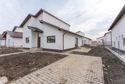 Casă individuală cu 3 camere cu Canalizare în Sânpetru