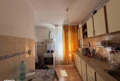 Apartament cu 3 camere decomandat în Drumul Taberei