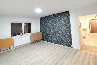 Apartament cu 3 camere decomandat în CET