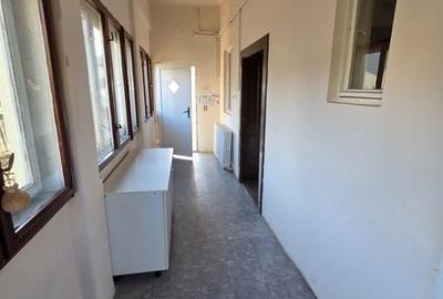 Casă cu 2 camere semidecomandat cu Teren 50 Mp în Mărăști
