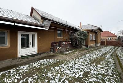 Casă cu 5 camere cu Teren 2754 Mp în Lugașu de Jos