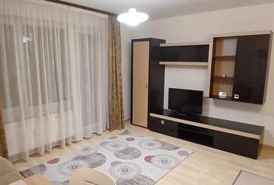 Apartament cu 2 camere decomandat în Tractorul