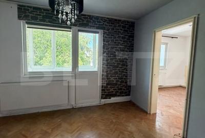 Apartament cu 3 camere semidecomandat în Dâmbu Pietros