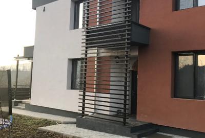 Casă individuală cu 5 camere în Central