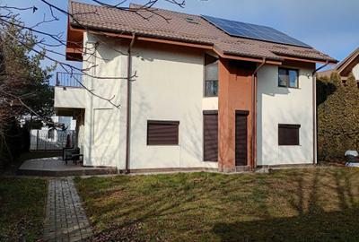 Casă cu 4 camere în Calea Moldovei