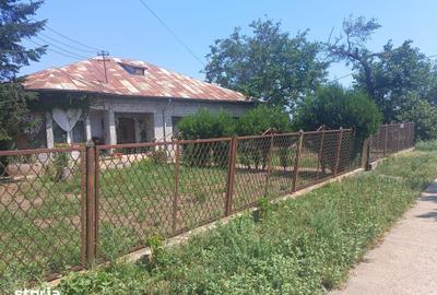 Casă cu 5 camere cu Teren 989 Mp în Bujoreni