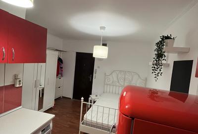 Garsonieră circulară în Titan