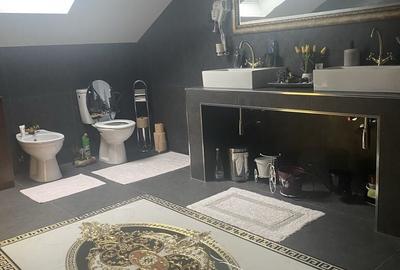 Casă cu 4 camere în Central
