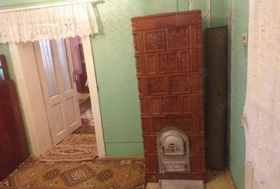 Casă cu 4 camere cu Teren 2000 Mp în Central - 1