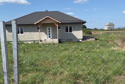 Casă cu 3 camere în Ernei