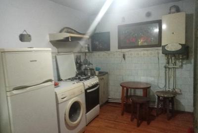 Casă cu 4 camere cu Teren 415 Mp în Fetești-Gară