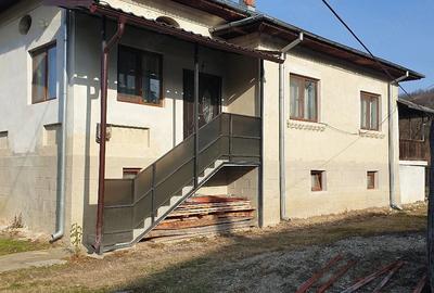 Casă cu Teren 2600 Mp în Glăvile
