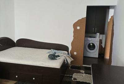 Garsonieră decomandată în Rogerius