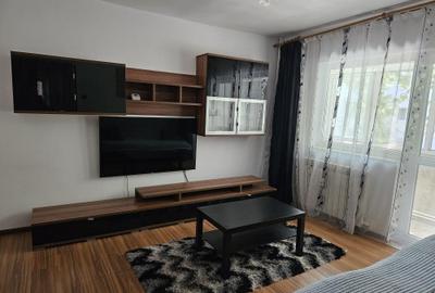 Apartament cu 2 camere decomandat în Casa de Cultură