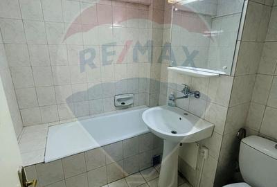 Apartament cu 2 camere decomandat în Calea București