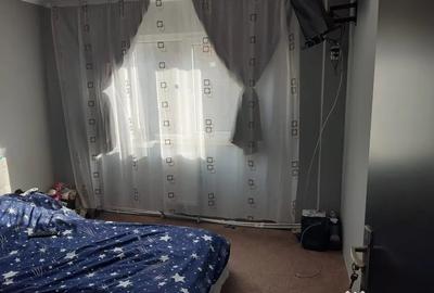Apartament cu 4 camere semidecomandat în Micro 39