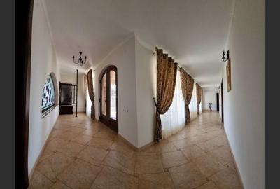 Casă cu 4 camere cu Garaj în Costești - 2