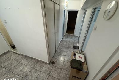 Apartament cu 3 camere decomandat în Far
