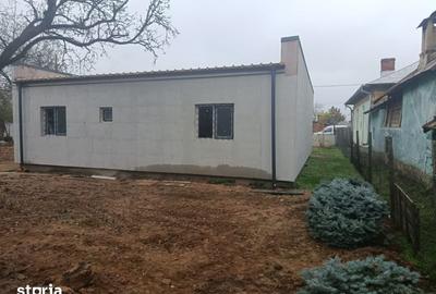 Casă cu 4 camere cu Teren 300 Mp în Calea București