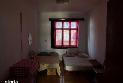 Casă cu 4 camere cu Teren 200 Mp în Stejaru - 2