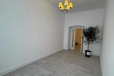 Apartament cu 3 camere semidecomandat în Ultracentral