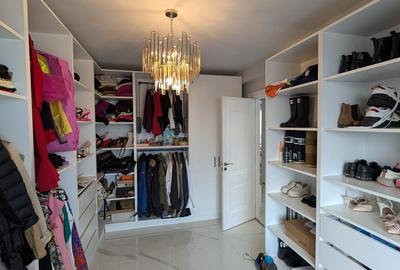 Casă cu 6 camere cu Teren 252 Mp în Florești