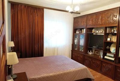 Casă cu 6 camere în Motru - 1