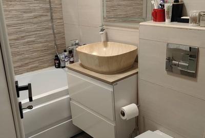 Apartament cu 2 camere semidecomandat în Craiovița Nouă