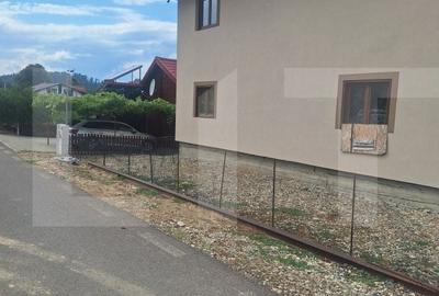 Casă cu 7 camere cu Teren 1000 Mp în Central