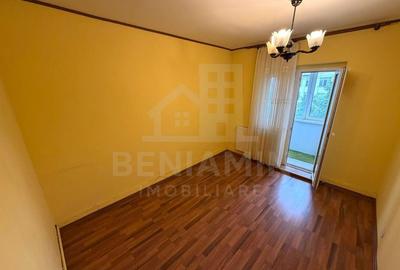 Apartament cu 4 camere decomandat în Central