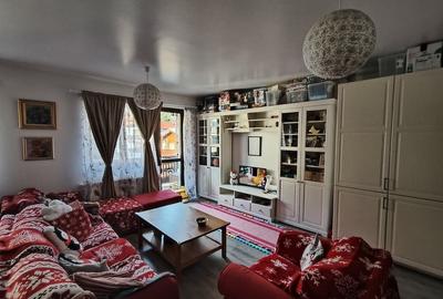 Apartament cu 3 camere decomandat în Poiana Țapului