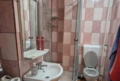 Apartament cu 4 camere semidecomandat în Crângași